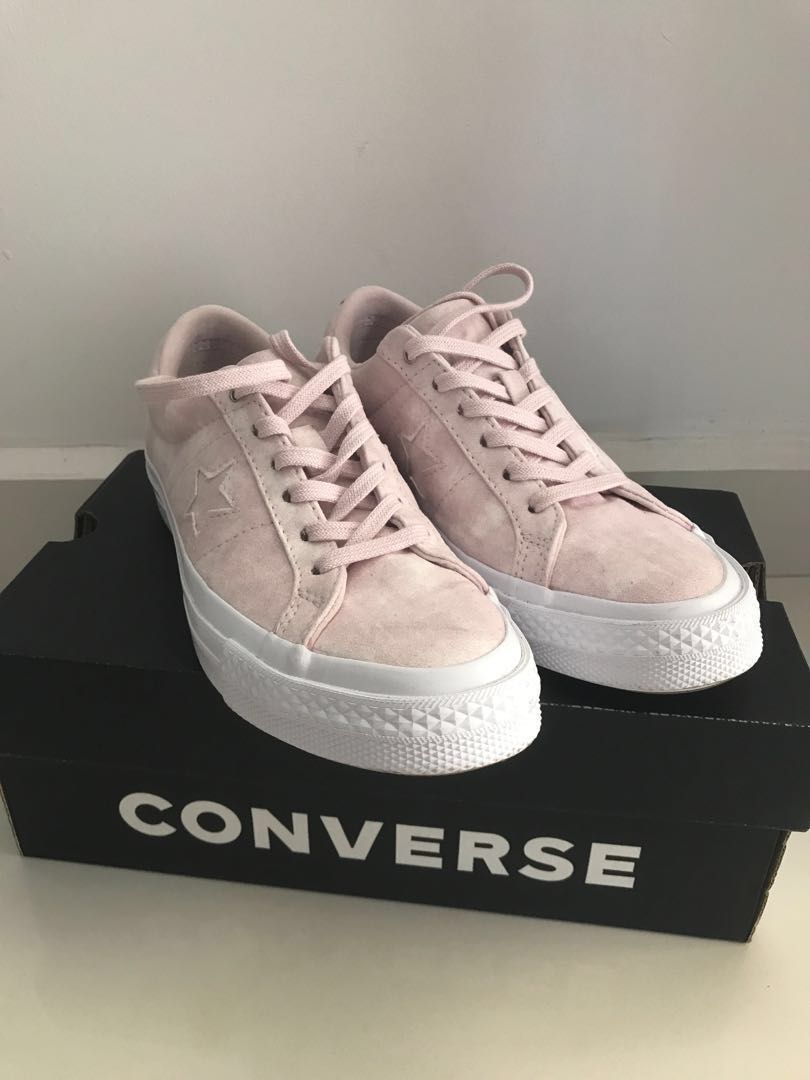 Run Tractor Monet Converse One Star Ox Barely Rose, Women's Fashion, Footwear, Sneakers on  Carousell