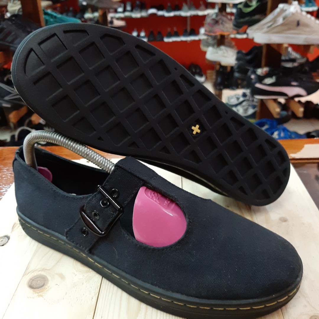 Woolwich dr martens best sale