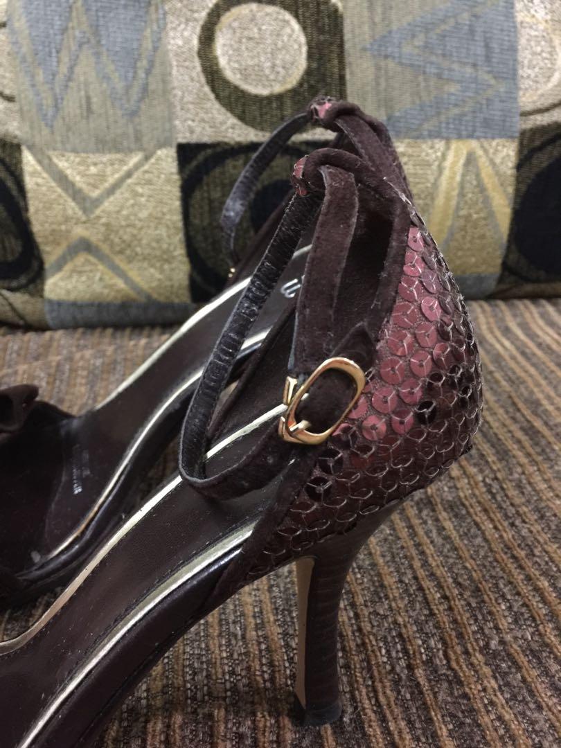 Maroon sparkly heels 2025