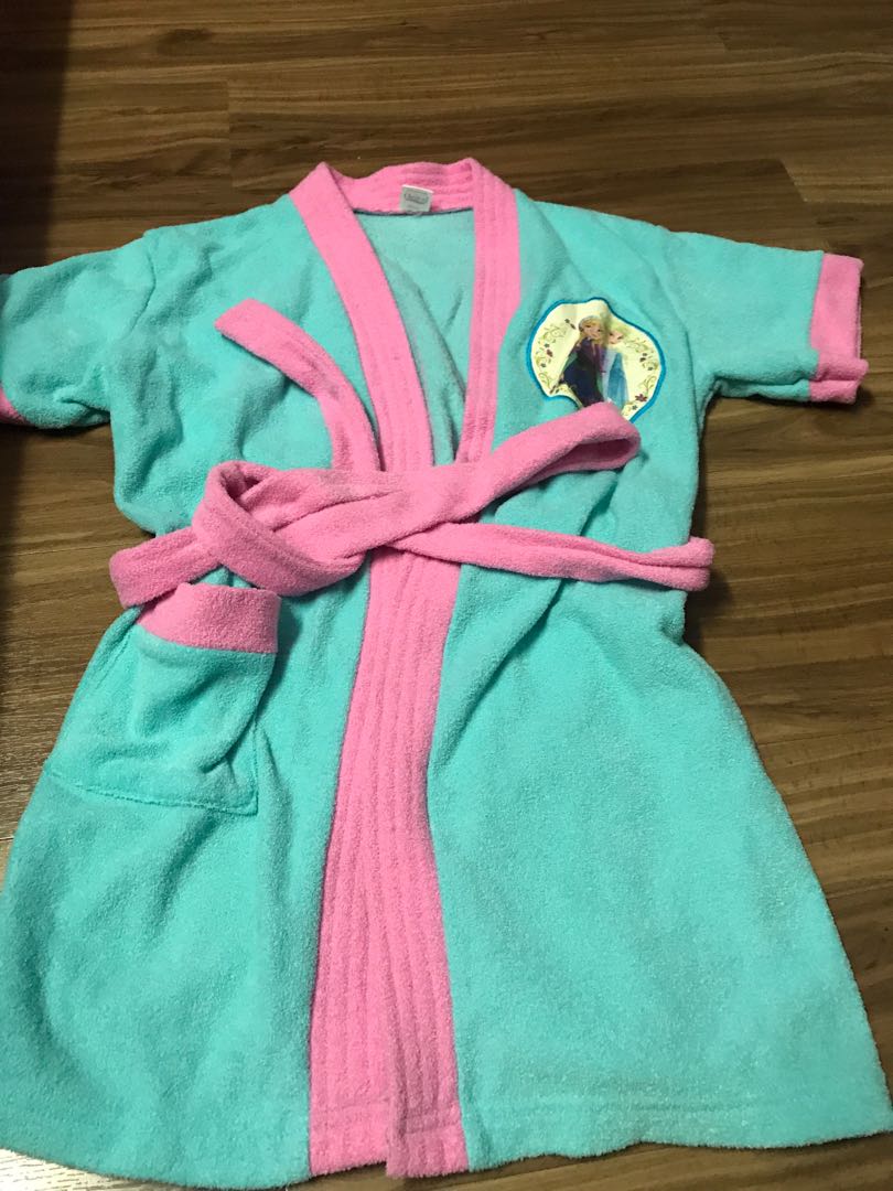 Frozen Bathrobe, Babies & Kids, Babies & Kids Fashion on Carousell