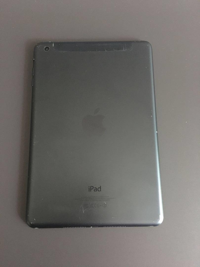 iPad mini (Category: iPad) located in Singapore. Submitted by happijolly (Listing ID 230102329, Image 3). Description: * This Ipad is working well but the screen is cracked * Pls pm me to liaise if interested to buy * Charger and accessories not included .