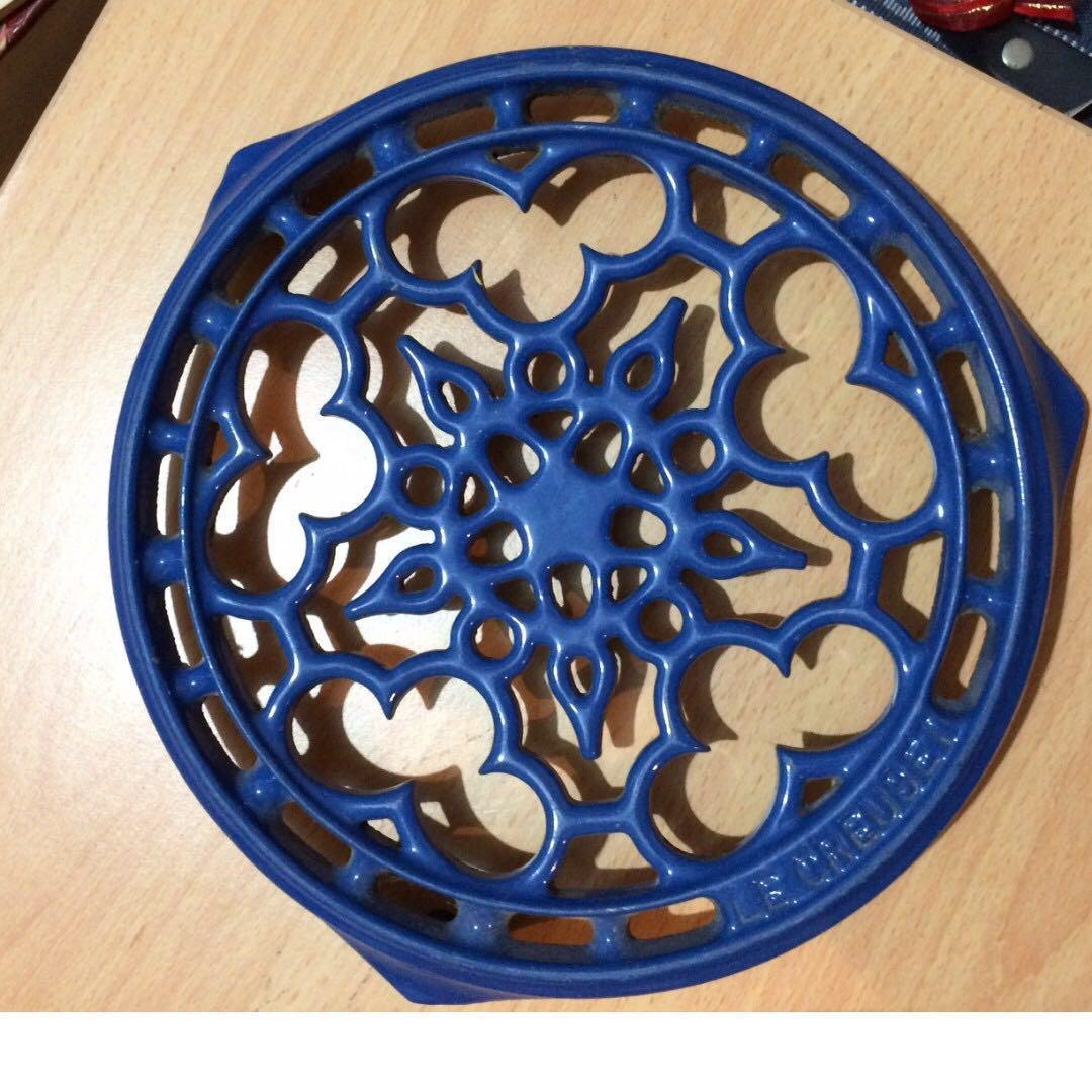 Le Creuset Cast Iron Round Trivet Blue Colour With Matching Bookstand And Trivet Food Warmer Home Appliances Kitchenware On Carousell