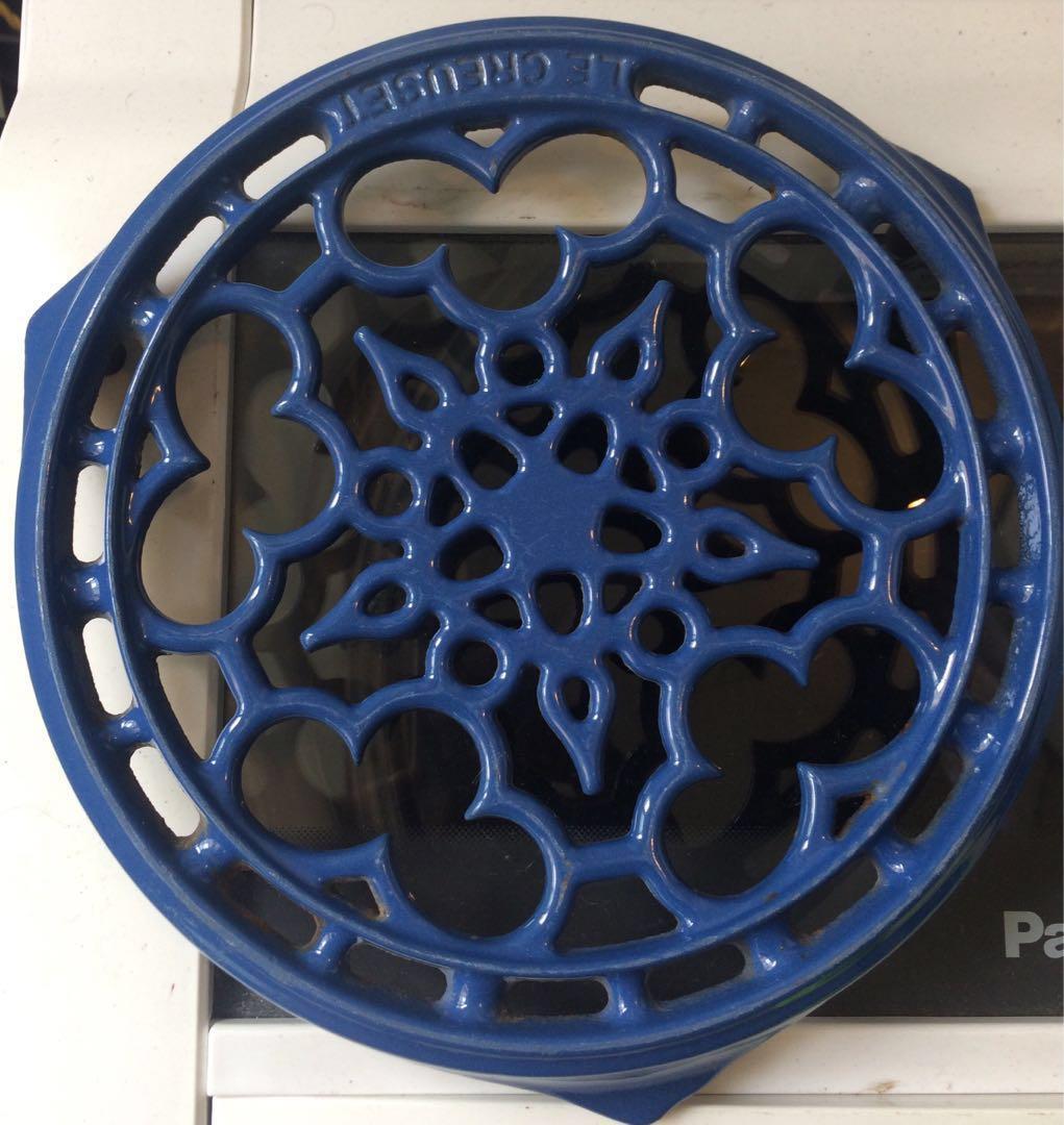 Le Creuset Cast Iron Round Trivet Blue Colour With Matching Bookstand And Trivet Food Warmer Home Appliances Kitchenware On Carousell