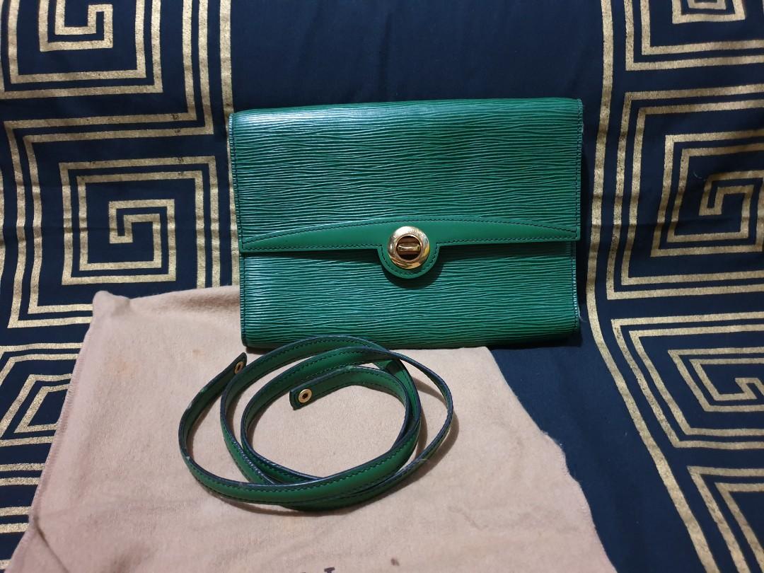 Louis Vuitton Epi Green Pochette Archer (Category: Luxury Bags & Wallets) located in Quezon City. Submitted by littletenshi711 (Listing ID 230072833, Image 1). Description: •Pochette archer clutch •Bag and dustbag •Bought from Japan •Flaws : Inside pocket.