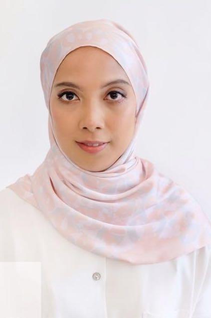 Onderhandelen afstuderen Medewerker Mimpi kita shawl printed, Women's Fashion, Muslimah Fashion, Hijabs on  Carousell