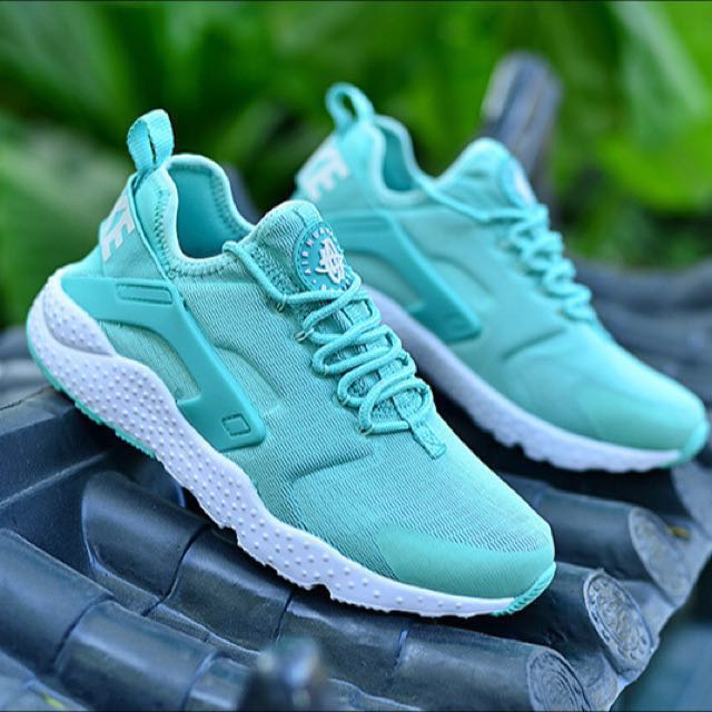 Nike Air Huarache Tiffany blue 波鞋, 女裝, 鞋, 波鞋- Carousell