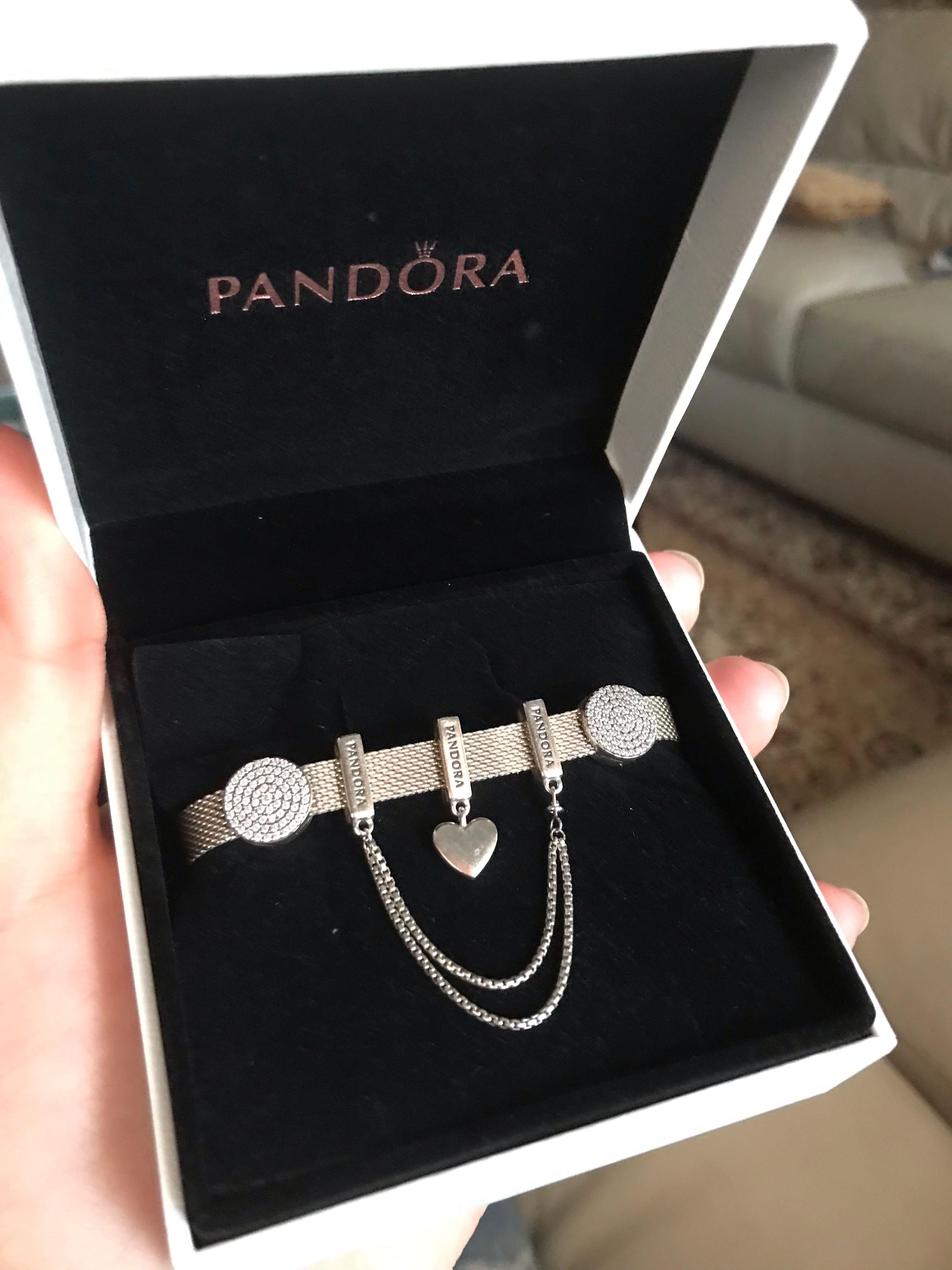 lino Superar Cuidar Pandora Reflexions Bracelet with charms, Women's Fashion, Jewelry &  Organisers, Charms on Carousell