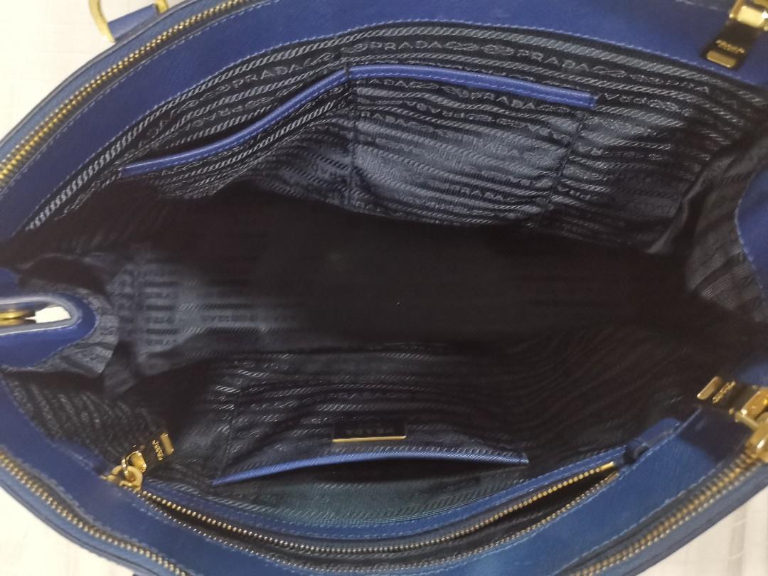 Prada (Category: Tote Bags) located in Singapore. Submitted by sg_authentic888 (Listing ID 230079447, Image 3). Description: Condition : 6.5 /10 See the last photo but fixable.