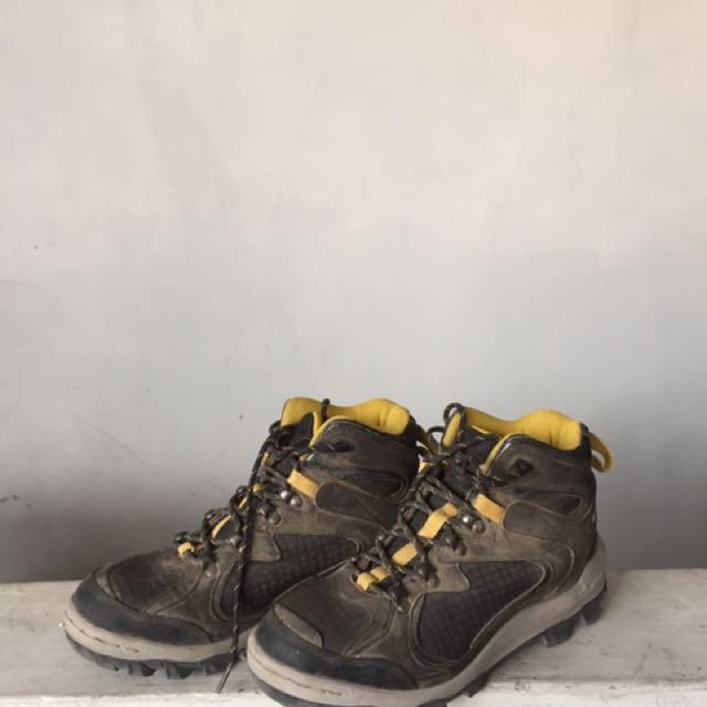 Sepatu Gunung Eiger Fesyen Wanita Sepatu Di Carousell
