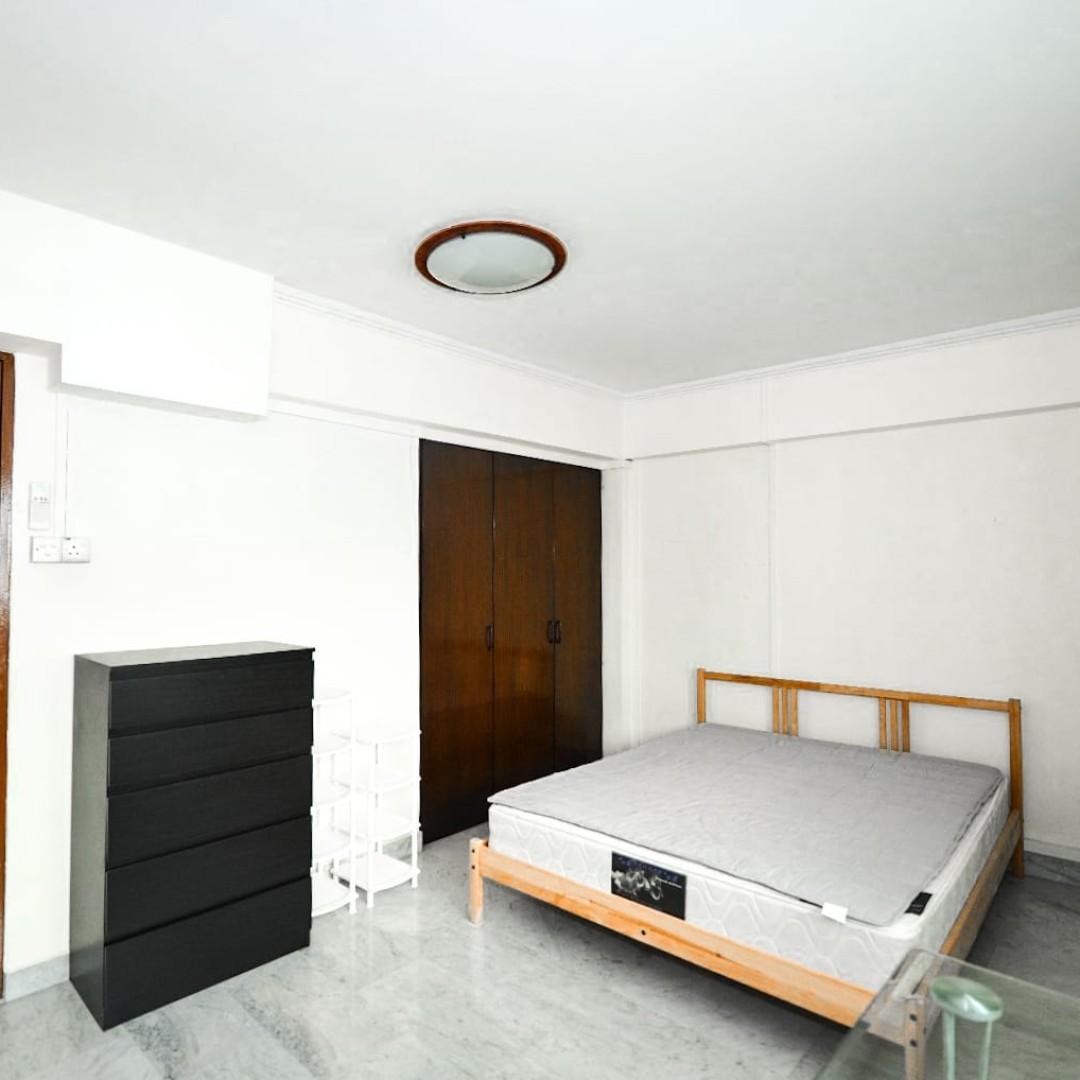 Spacious Master Bedroom In A 5 Room Shared Apartment On The