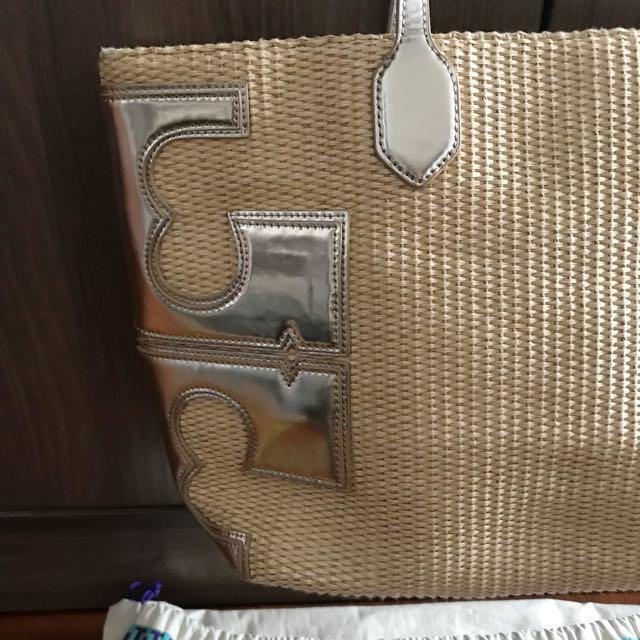 TORY BURCH Straw Tote Bag, Women's Fashion, Bags & Wallets, Tote Bags on  Carousell
