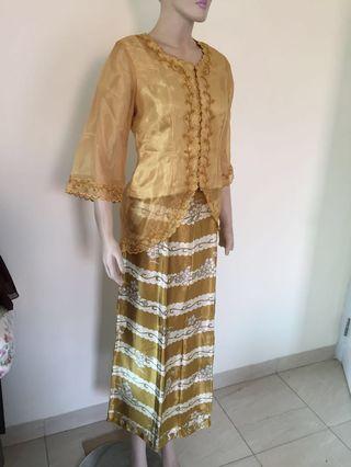 LIKE NEW SET KEBAYA kuning emas