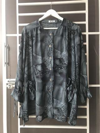 Kemeja abstral abu