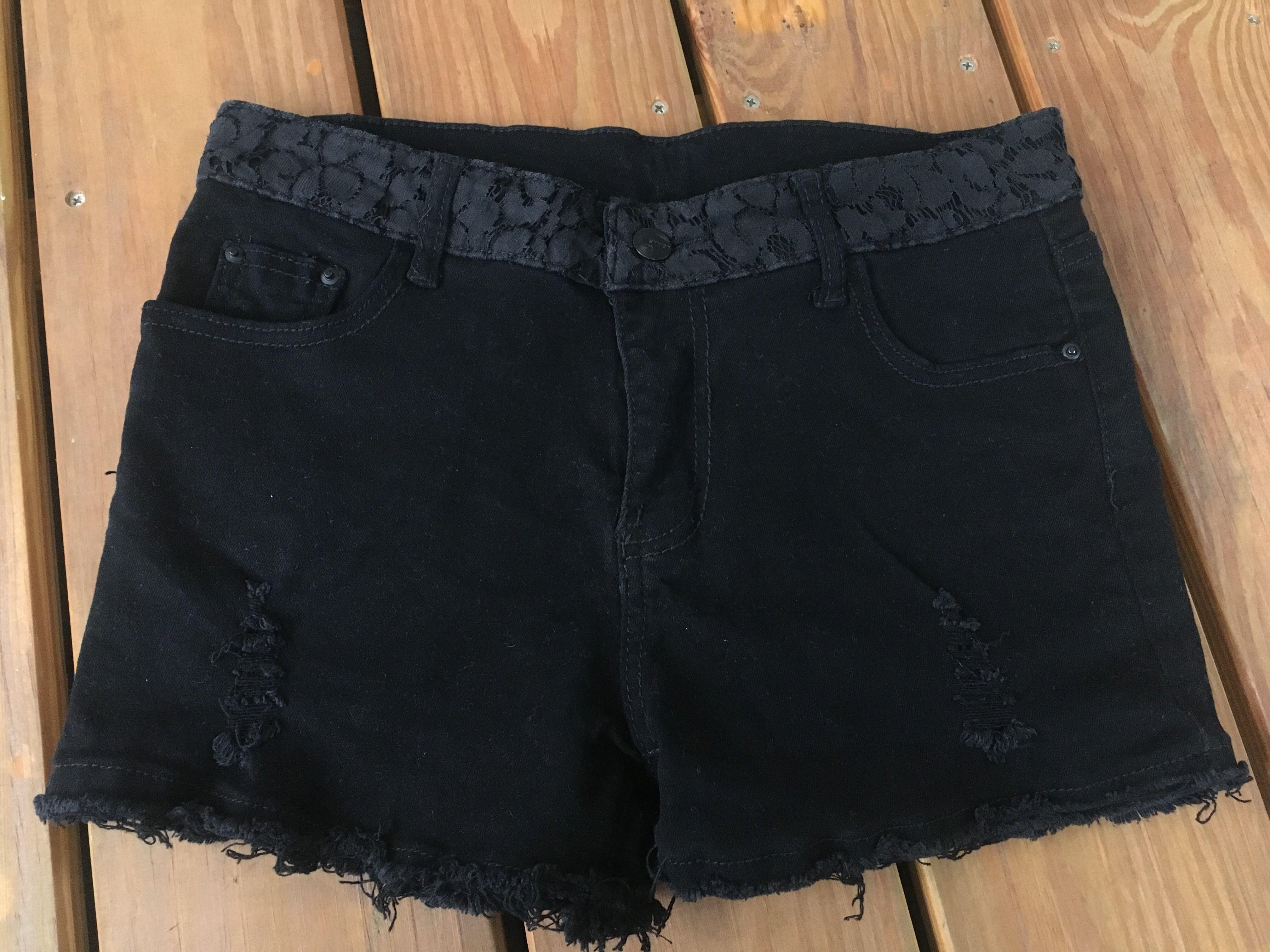《全新》蕾丝显瘦弹性黑色牛仔棉休闲短裤