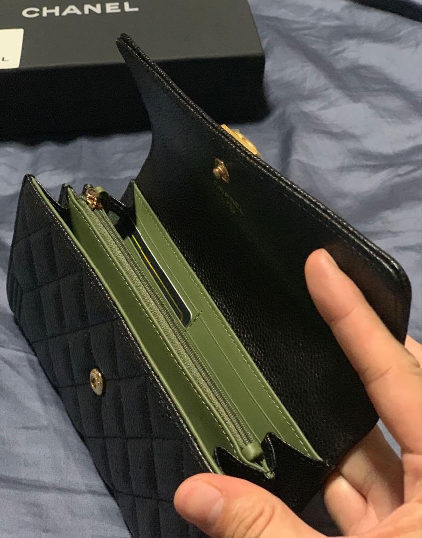 Boy leather wallet Chanel Green in Leather - 35893366