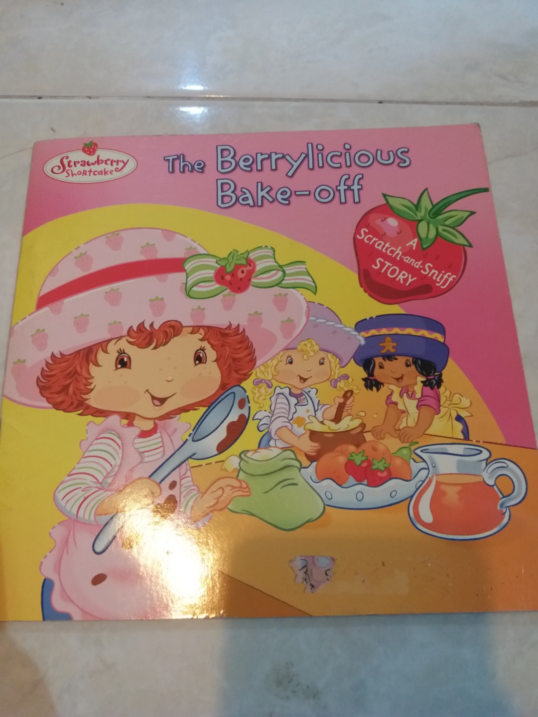 Buku Cerita Anak Strawberry Shortcake Buku Alat Tulis Buku Anak Anak Di Carousell Android application strawberry shortcake bake shop developed by budge studios is listed under category casual. buku cerita anak strawberry shortcake