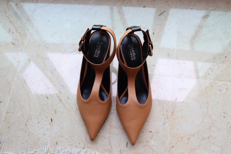 Calvin klein 2025 kitten heel