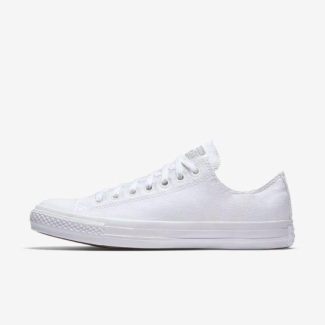Chucks best sale monochrome white