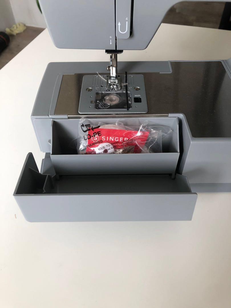 Domestic Singer Sewing Machine Heavy Duty 4432, Hobbies & Toys