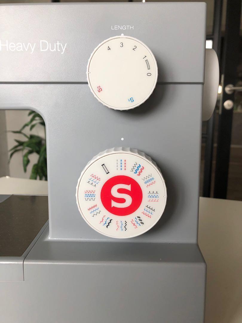 Domestic Singer Sewing Machine Heavy Duty 4432, Hobbies & Toys