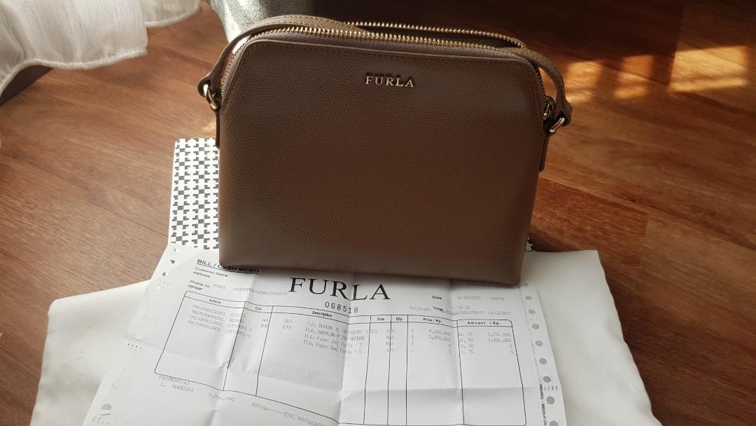 Furla boheme xl cross body Barang Mewah Tas Dompet di Carousell