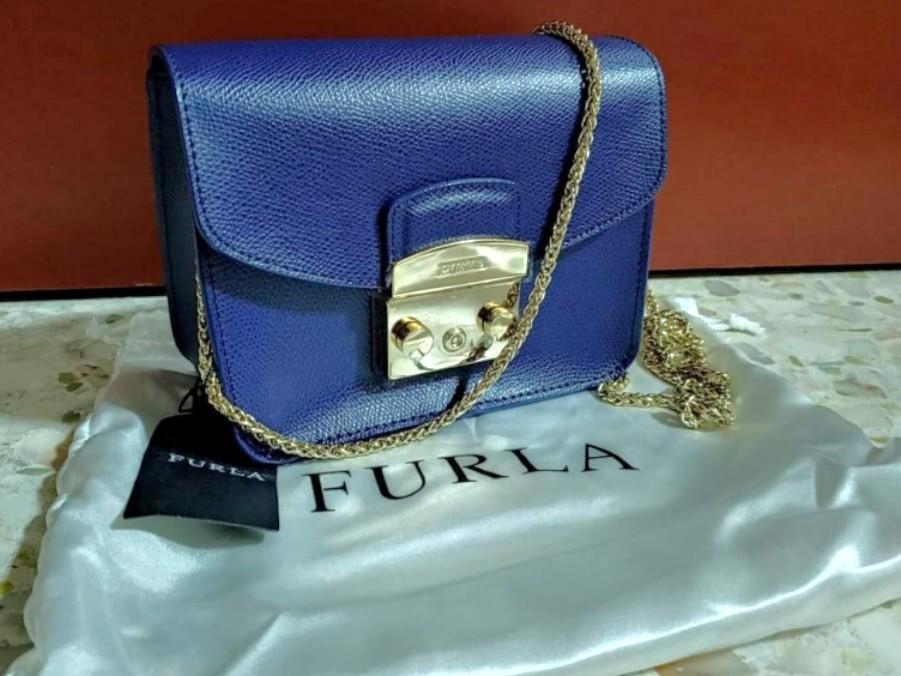 Furla metropolis navy blue top