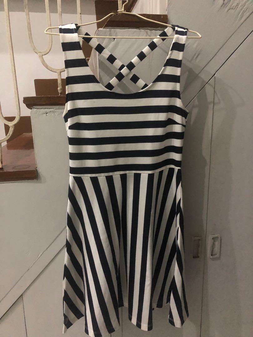 H&M striped sleeveless dress (Category: Dresses) located in Pateros City. Submitted by airac27 (Listing ID 230337385, Image 1). Description: Preloved dress .