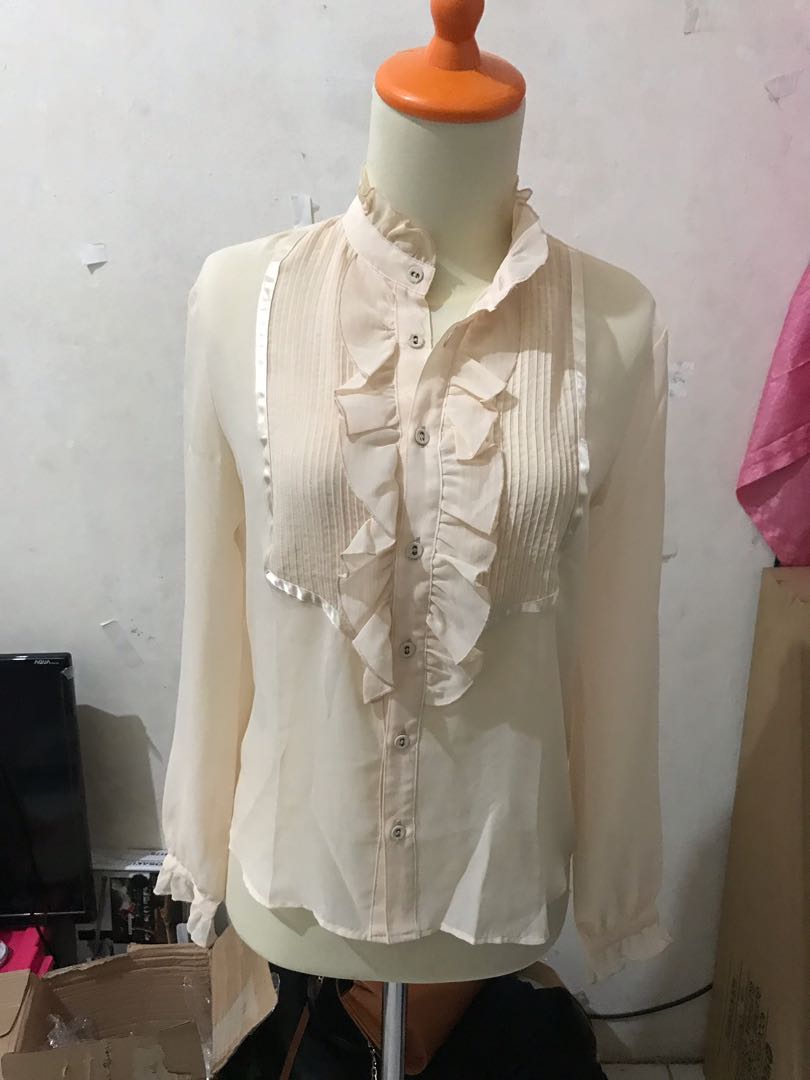 Kemeja Putih Polos Rumbai Fesyen Wanita Pakaian Wanita Atasan Di Carousell