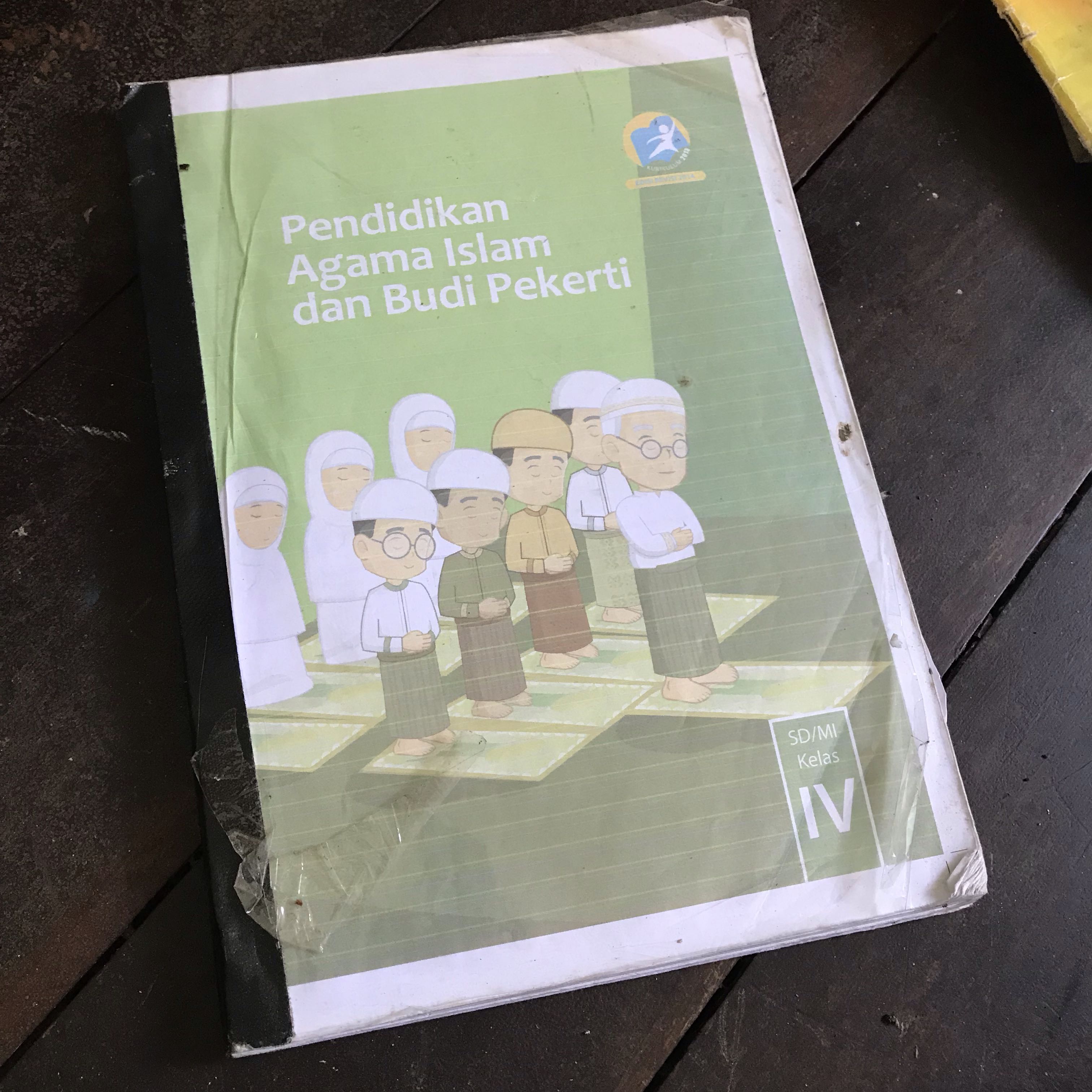 Mauvivo buku Pendidikan Agama Islam dan Budi Pekerti SD Books & Stationery Textbooks on Carousell