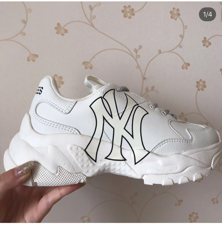 yankee sneakers