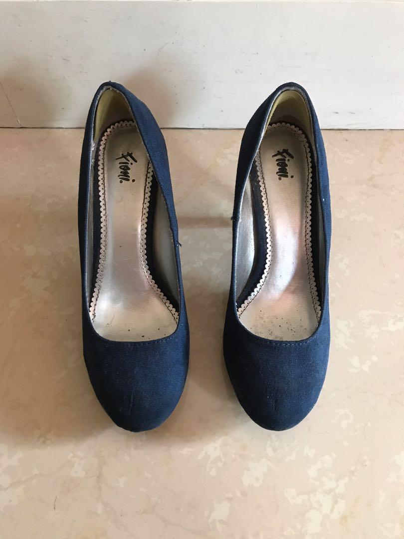 navy blue pumps payless