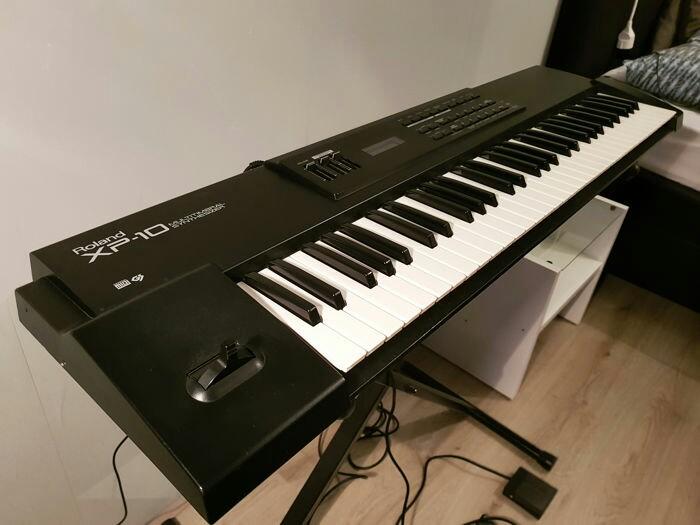 Roland xp 10 synthesizer sale