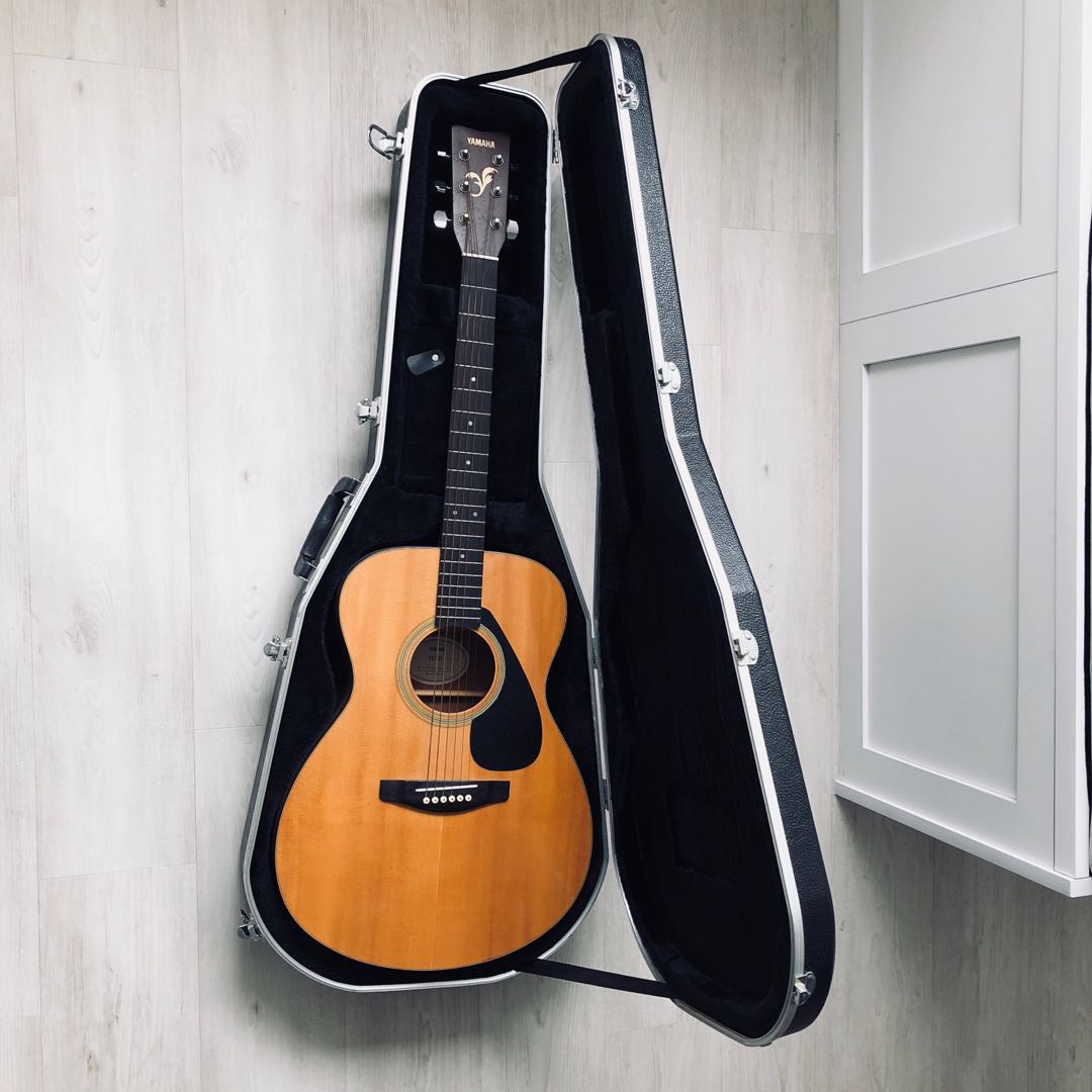 Yamaha FS311 acoustic guitar, Hobbies & Toys, Music & Media, Musical ...