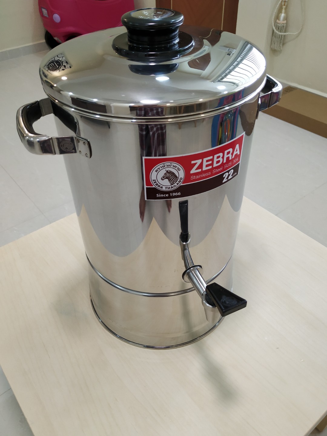 Zebra shop water dispenser