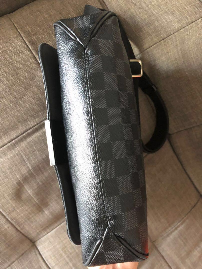 Authentic Louis Vuitton LV messenger bag (unisex) Rank A, Luxury, Bags