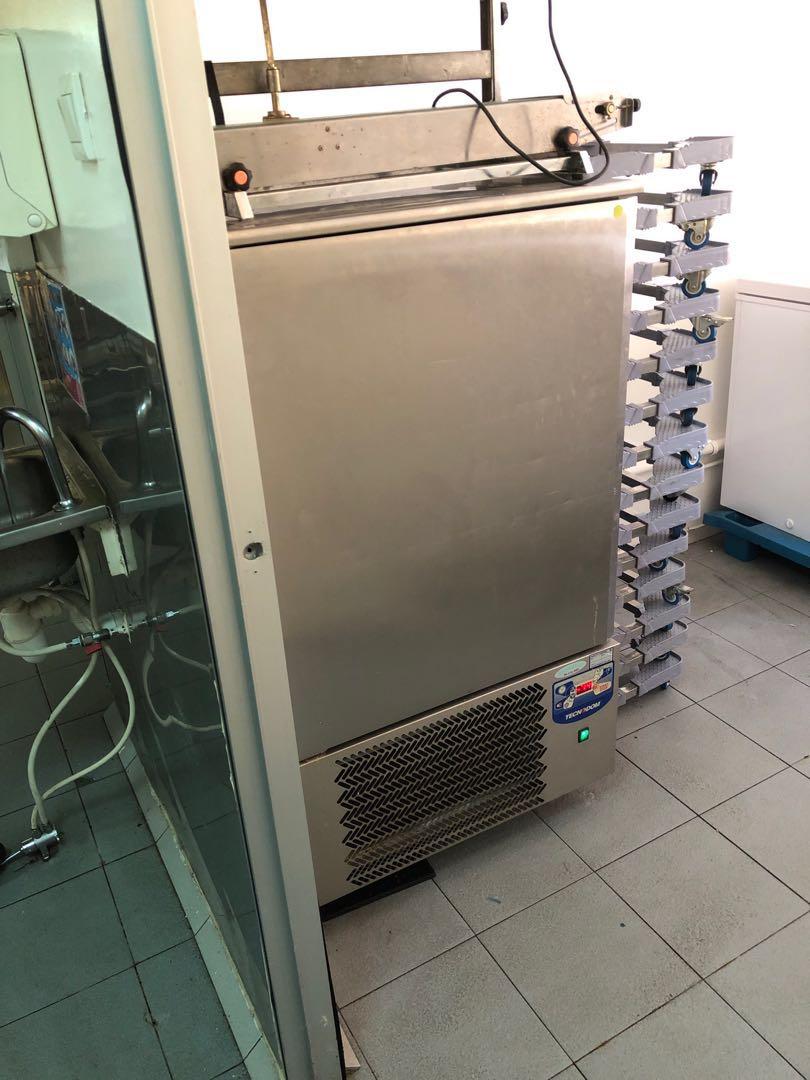 Blast freezer (Category: Refrigerators & Freezers) located in Singapore. Submitted by limjiahan (Listing ID 228317984, Image 1). Description: I will send the blast freezer for servicing before sending to you. Will show the receipt of servicing. Can have free delivery..