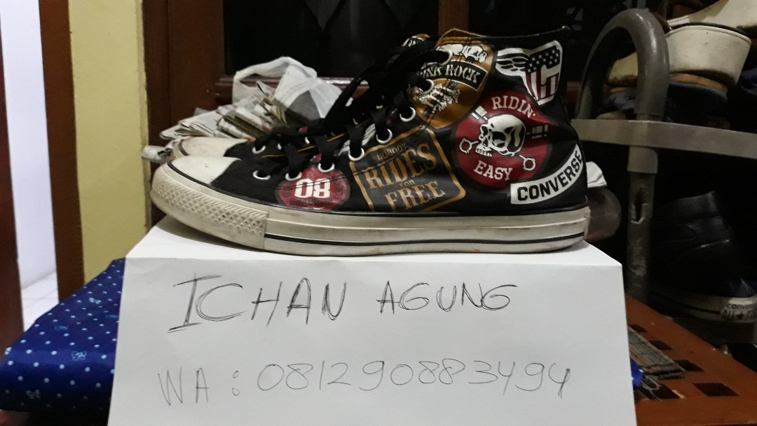 Sepatu punk converse top