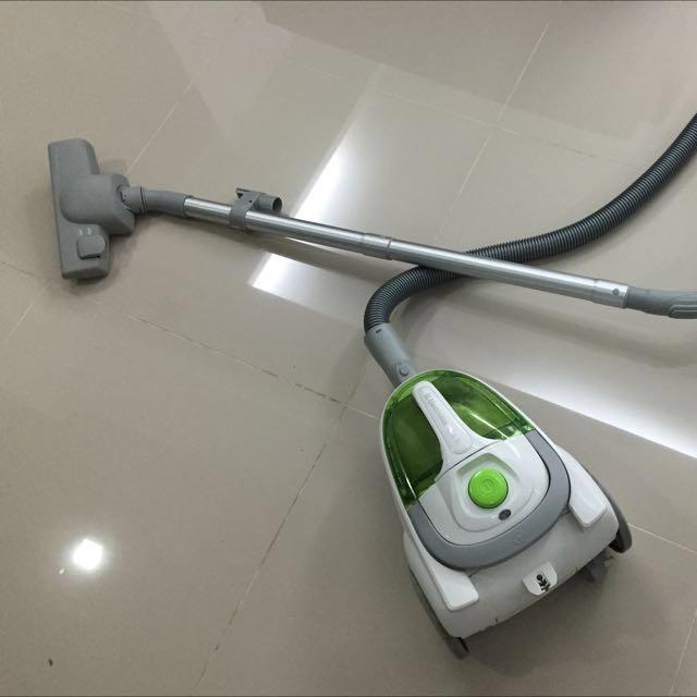 Electrolux Lite II Z1850 Bagless Vacuum Cleaner, TV & Home Appliances