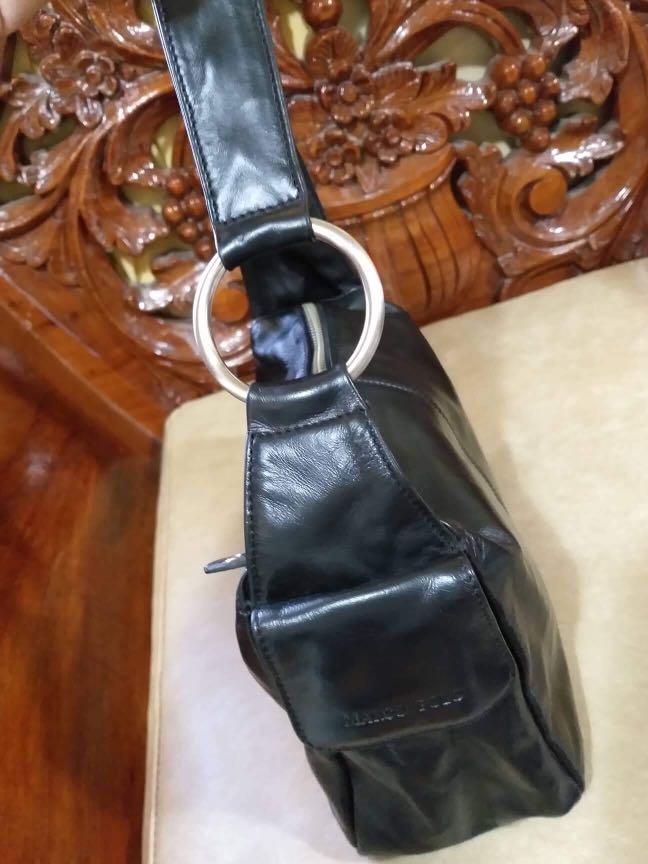 Marco Polo Leather bag (Category: Cross-body Bags) located in Manila. Submitted by jazy.aya (Listing ID 230413349, Image 3). Description: Marco Polo Small Leather Bag Good as new, no flaws💕 Kiki-kili bag Pls PM for details.