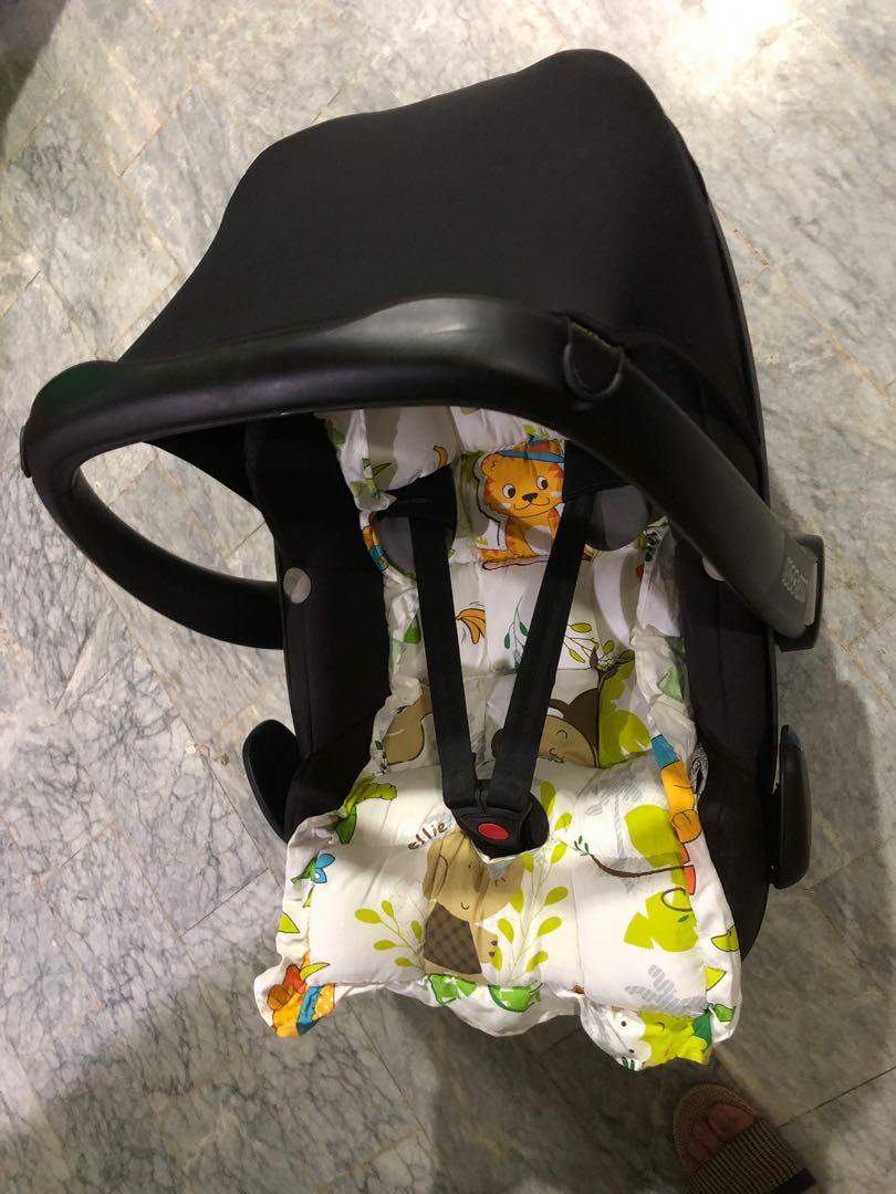Maxi Cosi Pebble carseat (Category: Car Seats) located in Talisay. Submitted by jelsonegale (Listing ID 230385790, Image 2). Description: Maxi Cosi Pebble Carseat ✅ For 0-13kg babies ✅ Lightly-used with no defects/ tear ✅ Black color, with canopy ✅ Compatible with Maxi Cosi/ Quinny stroller ✅ Bugaboo adapter also available as addon ⭐️ Stroller cover avail, each at 400php - Puppy on dark blue - Farm animals on cream/ white Reason for selling: Baby