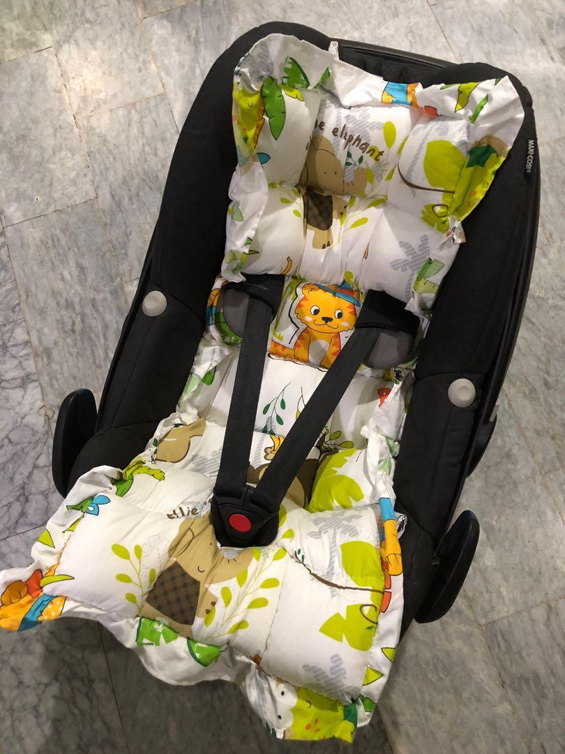 Maxi Cosi Pebble carseat (Category: Car Seats) located in Talisay. Submitted by jelsonegale (Listing ID 230385790, Image 1). Description: Maxi Cosi Pebble Carseat ✅ For 0-13kg babies ✅ Lightly-used with no defects/ tear ✅ Black color, with canopy ✅ Compatible with Maxi Cosi/ Quinny stroller ✅ Bugaboo adapter also available as addon ⭐️ Stroller cover avail, each at 400php - Puppy on dark blue - Farm animals on cream/ white Reason for selling: Baby