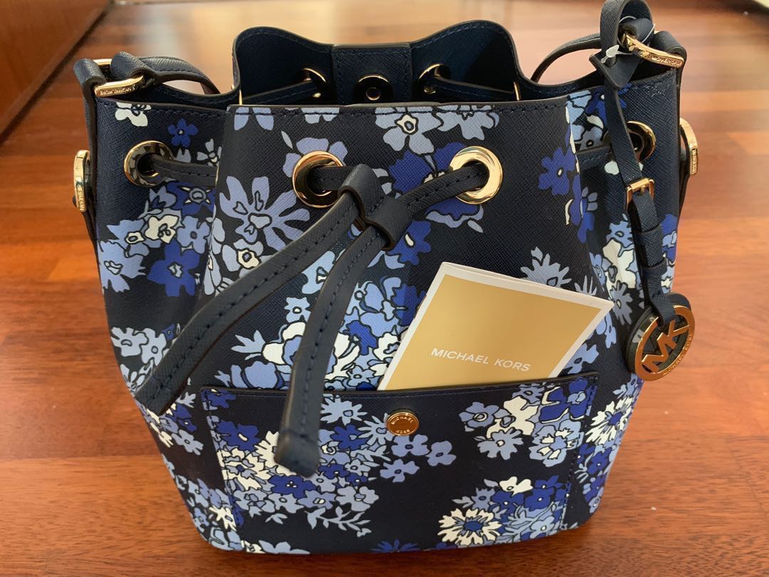 New Looking Original Authentic Michael Kors Greenwich MD Bucket Handbag Women s Fashion Bags Wallets Purses Pouches on Carousell