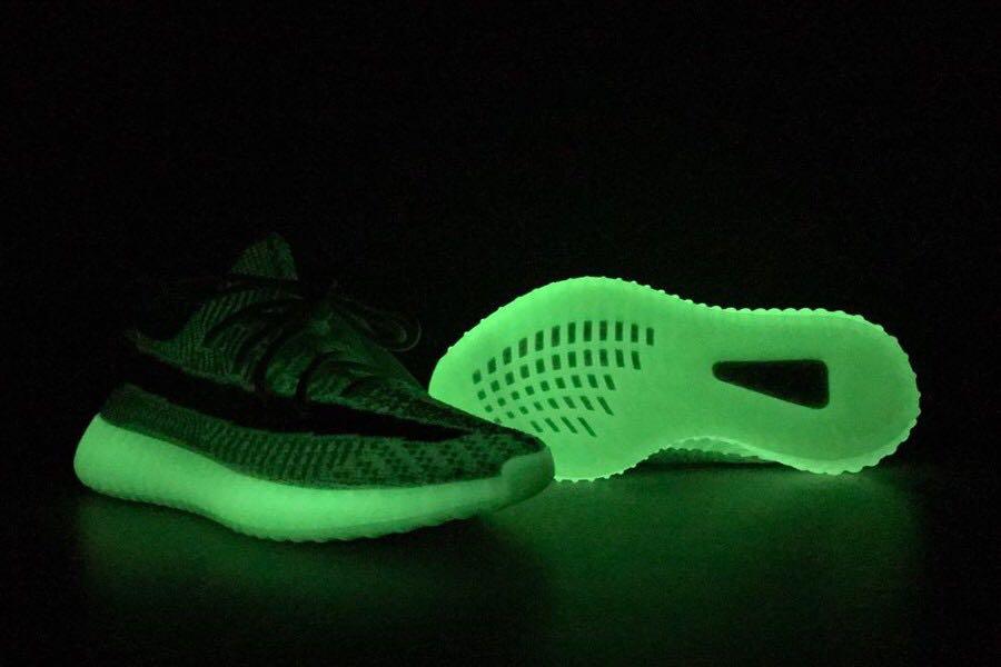 ADIDAS YEEZY BOOST 350 V2 GLOW IN THE DARK US10 5