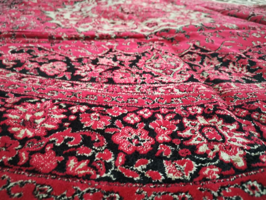 Round red carpet, Furniture & Home Living, Home Decor, Carpets, Mats
