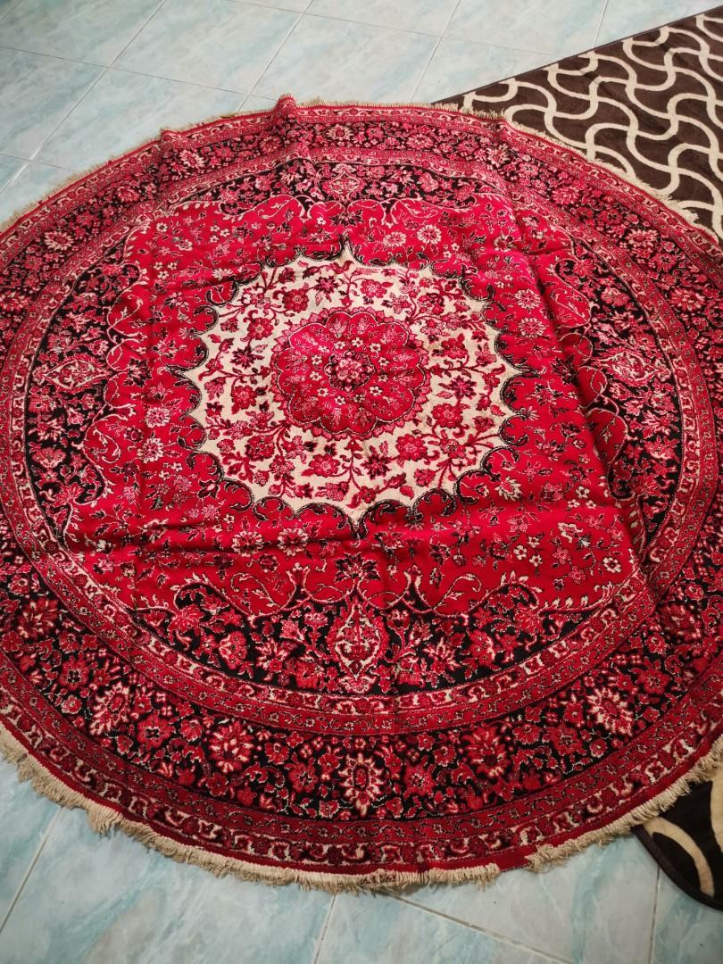 Round red carpet, Furniture & Home Living, Home Decor, Carpets, Mats & Flooring on Carousell