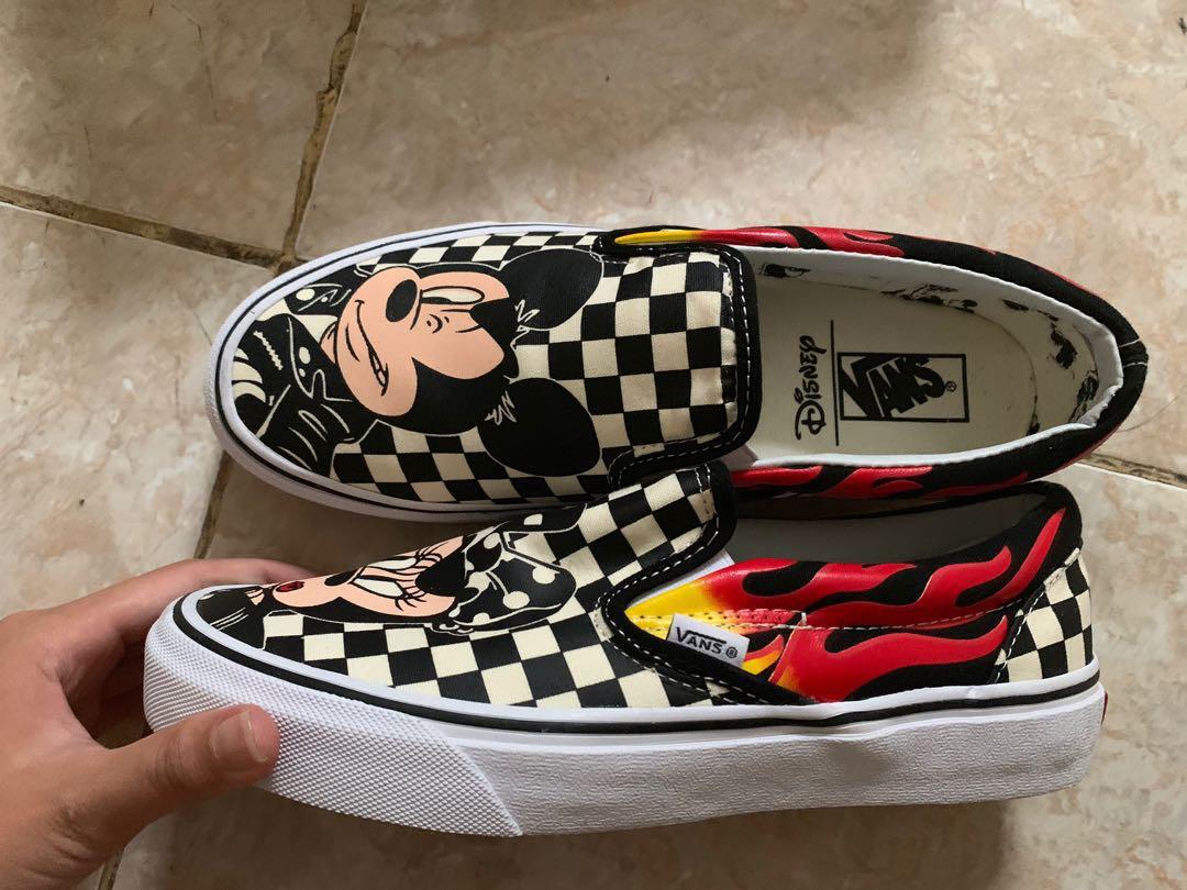Sepatu Vans slip on x mickey mouse disney ramadansale Fesyen Pria Sepatu Sneakers di Carousell