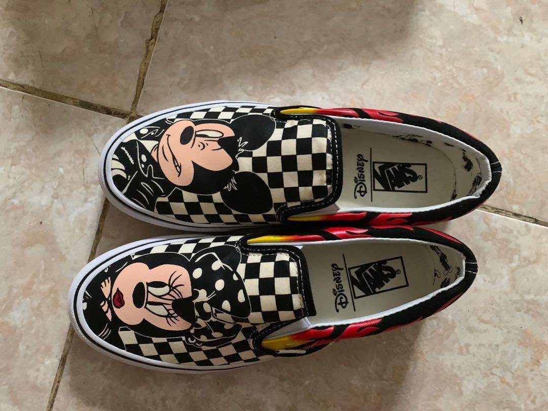 harga sepatu vans disney