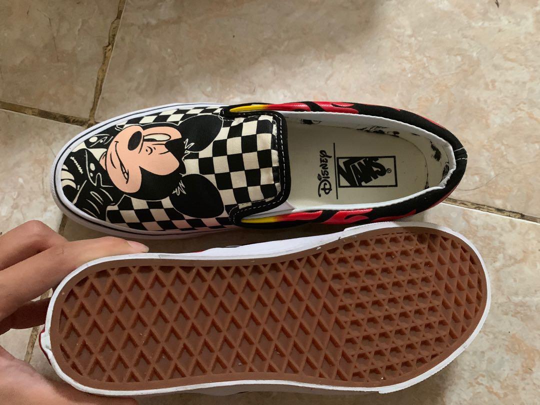 harga sepatu vans disney