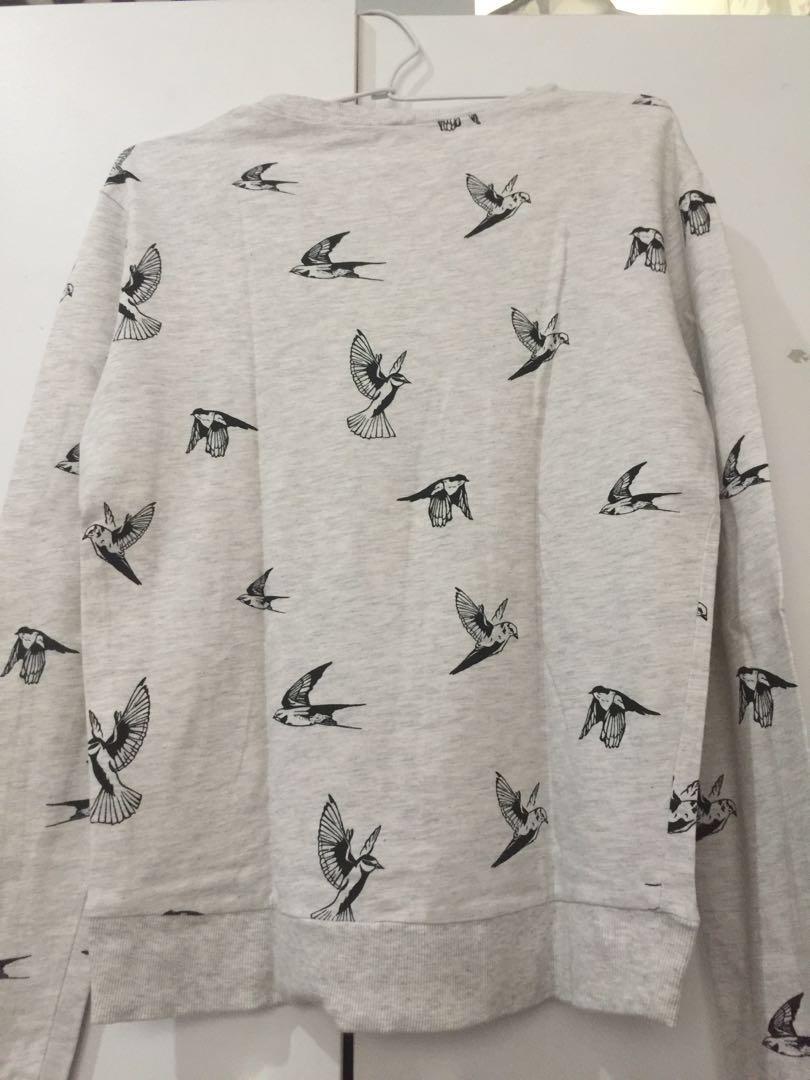 Sweatshirt H M Grey Bird Fesyen Wanita Pakaian Wanita Atasan Di Carousell
