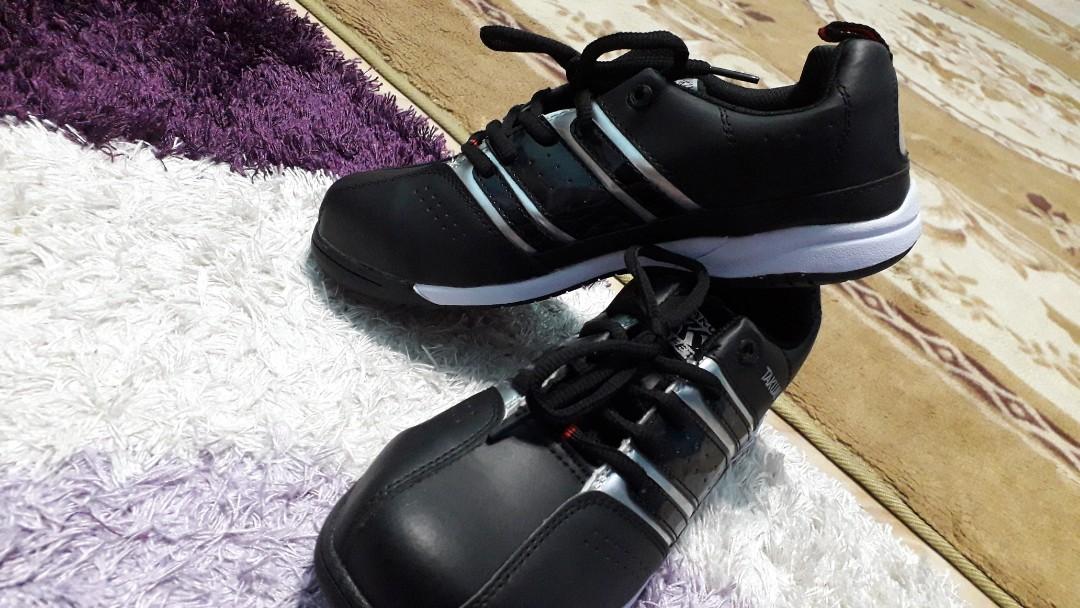 Takumi Safety Shoes Men s Fashion Footwear Boots on Carousell